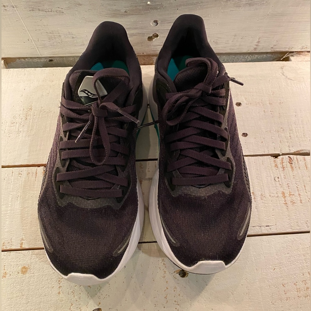 Saucony Endorphin Women’s size 6 - excellent condition